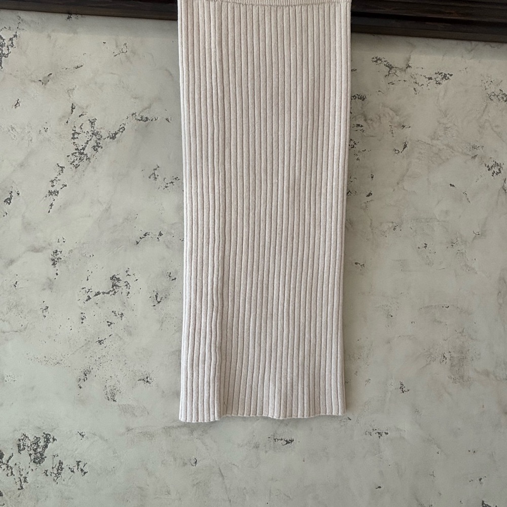 Elegant Cream Ribbed Knit Skirt